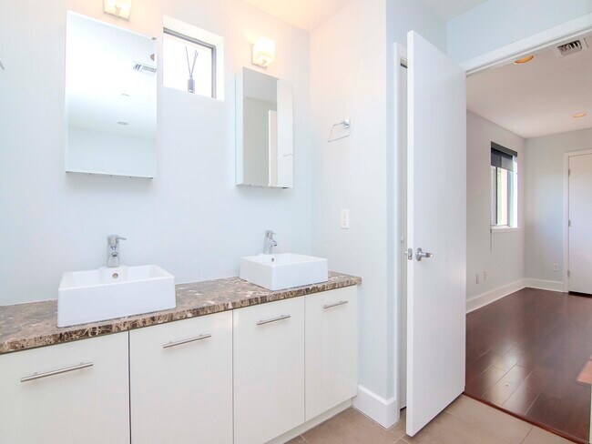 Building Photo - 213 S Moody Ave