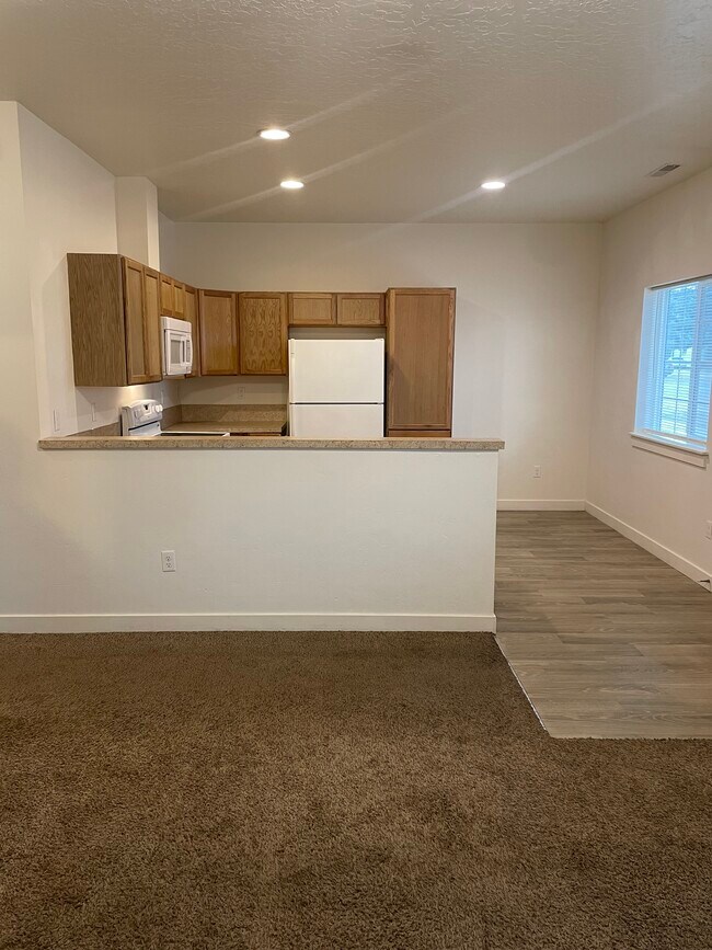 Building Photo - 214 S Dewey Ave