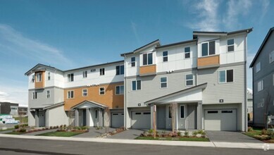 Building Photo - Spacious and Beautifully Landscaped Single...