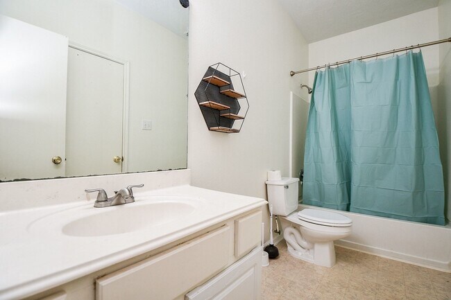 Building Photo - 9641 Weldridge Dr