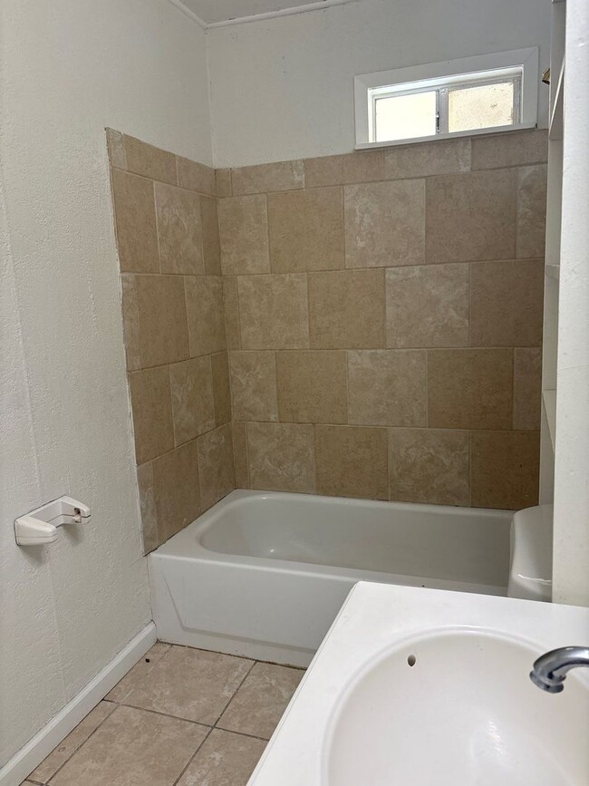 Building Photo - For Rent - Big Spring