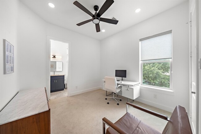 Building Photo - 1005 Bingham St