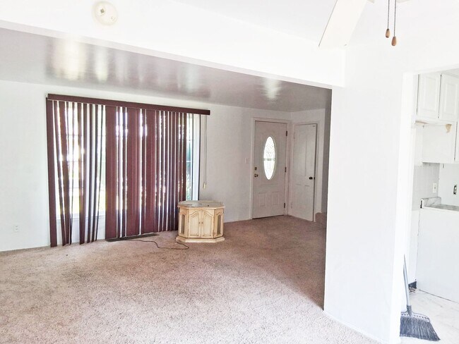 Building Photo - 3 BED 2 BATH BEAUTIFUL SINGLE FAMILY HOME