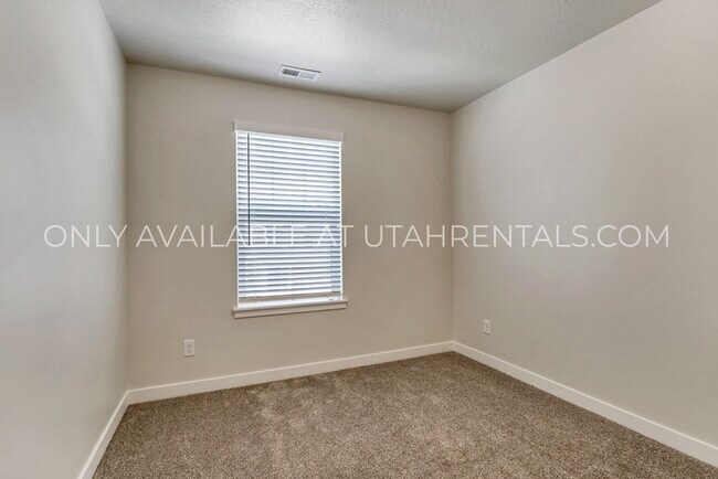 Building Photo - 4081 W Harmony Dr