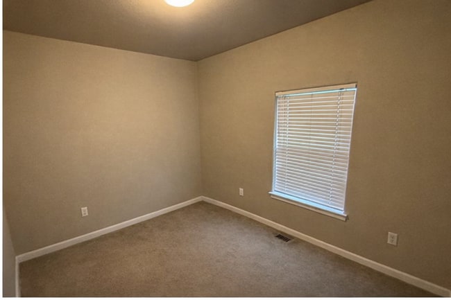 Building Photo - Charming 3-Bedroom Home in NE Bend, Oregon - PENDING APPLICATION