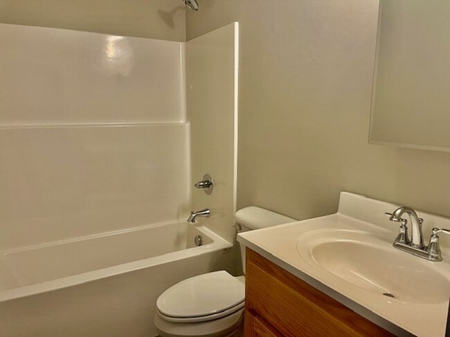 Building Photo - Idlewood Court #6