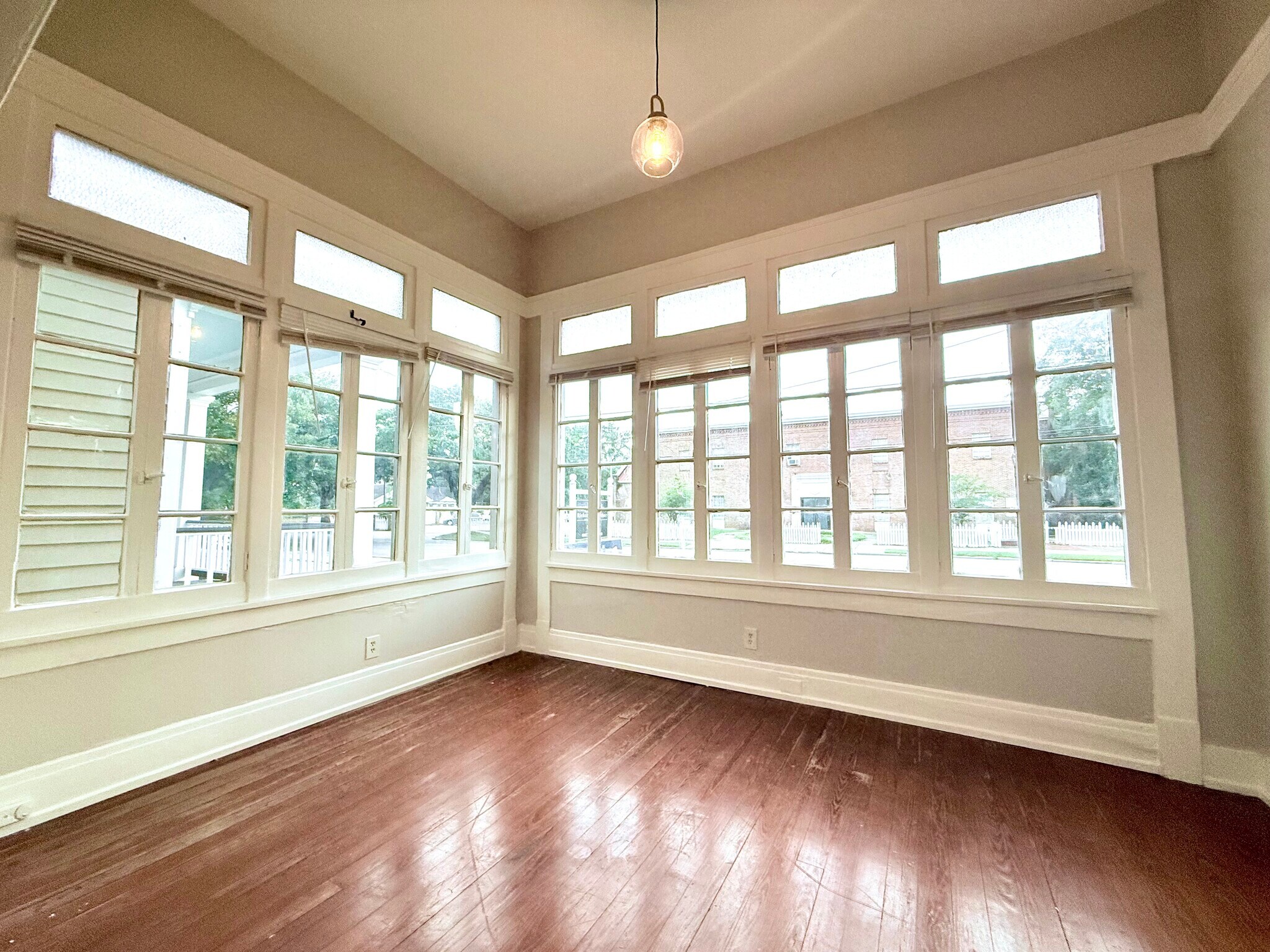 Building Photo - 1010 Dauphin St