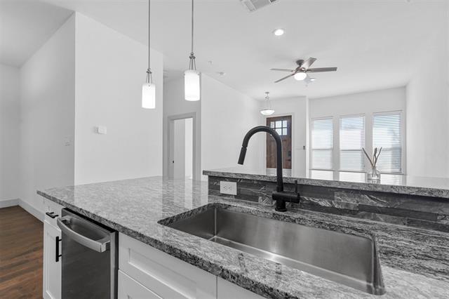 Building Photo - 6059 Rivendell Dr