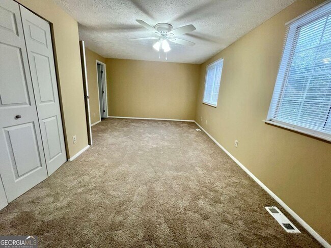 Building Photo - 6418 Meadow Rue Dr