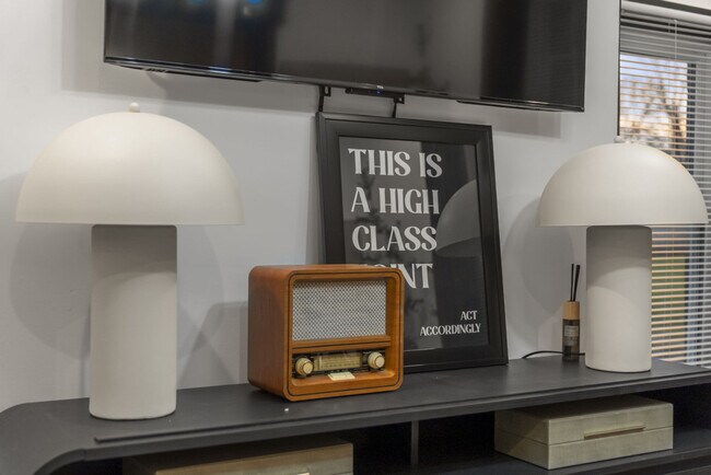 Building Photo - 286 Taylor Ave