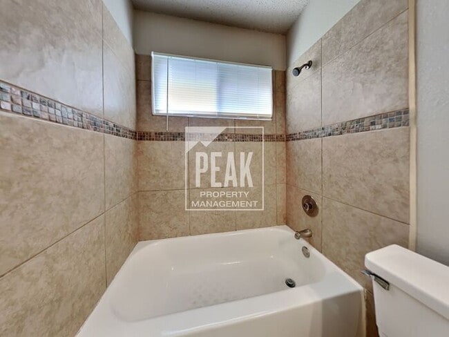 Building Photo - Beautiful 3Bed/2Bath Home ready for a JULY...
