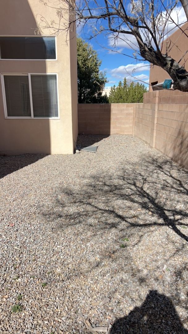 Building Photo - Beautiful 4 Bedroom 2.5 Bath home in the Vista Del Norte Subdivision