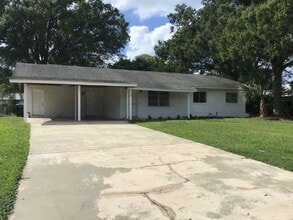 Building Photo - 717 Denton Rd