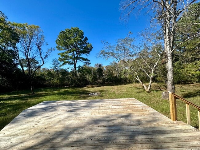 Building Photo - Country Living!