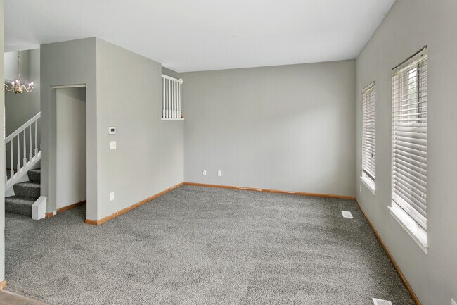 Building Photo - 678 Zachary Dr
