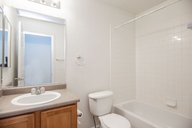 Building Photo - Students Welcome! Charming 3-Bedroom, 2-Bath Home in the Heart of Mid-Town Fort Collins