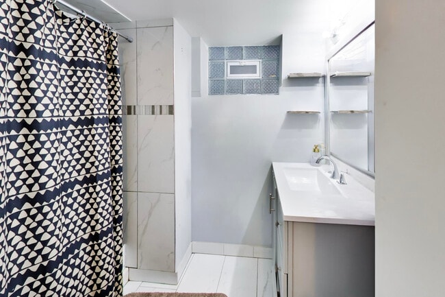 Building Photo - 5057 W Dakin St