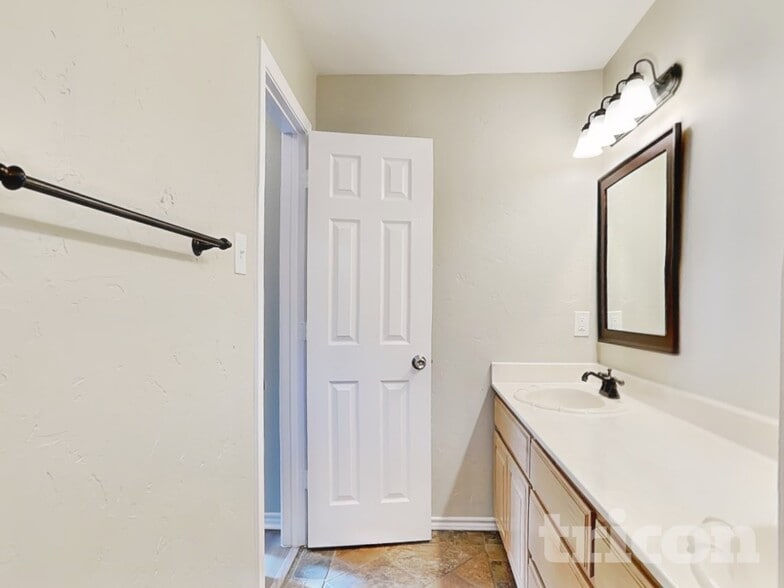 Building Photo - 2601 Trail Tree Ct