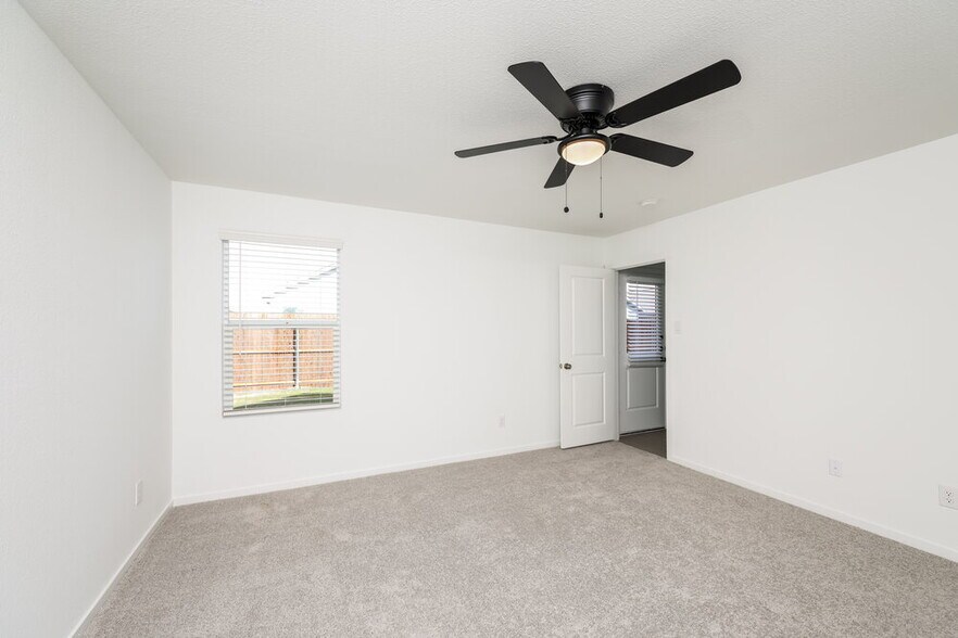 Building Photo - 1235 Maple St