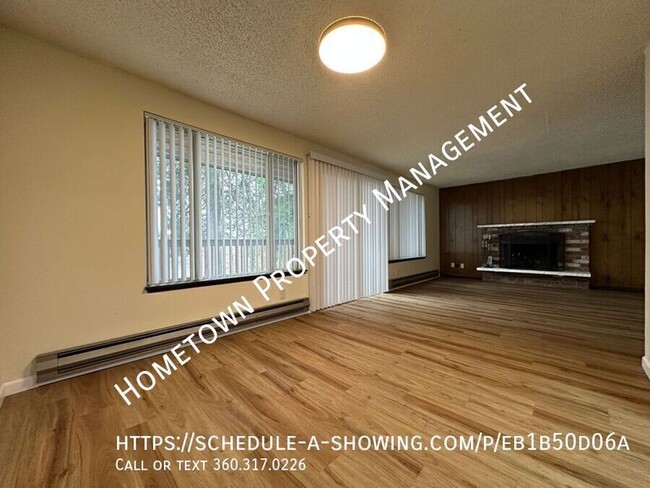 Building Photo - Updated 2 Bedroom Apartment with View of P...