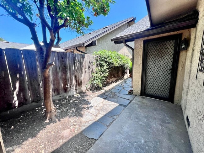 Building Photo - $1,995 Blackstone & Sierra 2 Bedroom Condo...