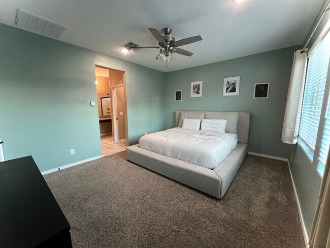 Building Photo - 2126 N Marketside Ave