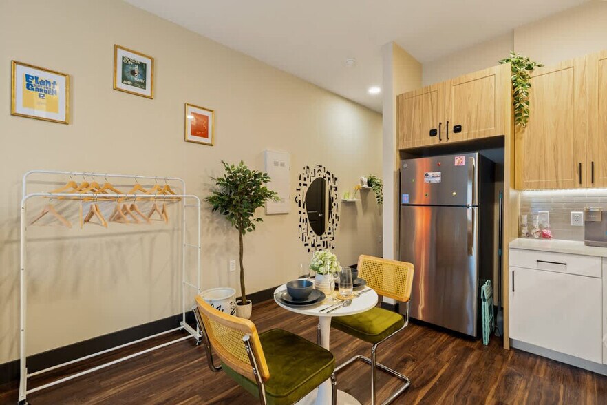 Building Photo - 9127 Research Blvd