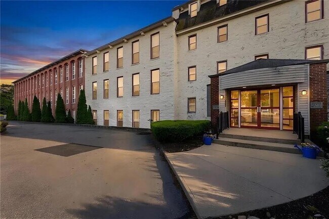 Building Photo - 494 Woonasquatucket Ave