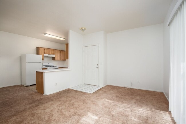 Building Photo - Adorable 2 Bedrooms Condo on the Second Floor