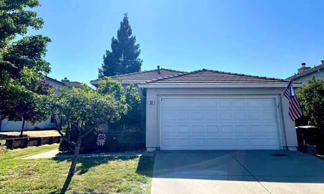 Building Photo - 3 Bedroom - Heart of Roseville