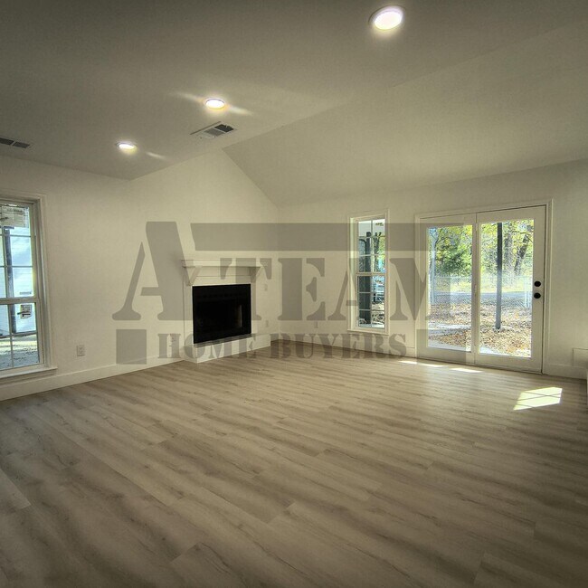 Building Photo - Fully remodeled 4-bedroom, 2-bathroom home