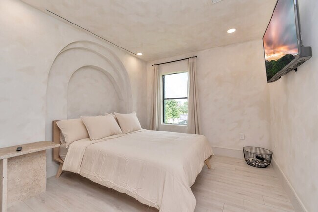 Building Photo - 2683 Blodgett St