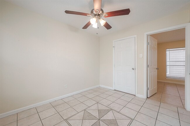 Building Photo - 15910 Tumbling Rapids Dr