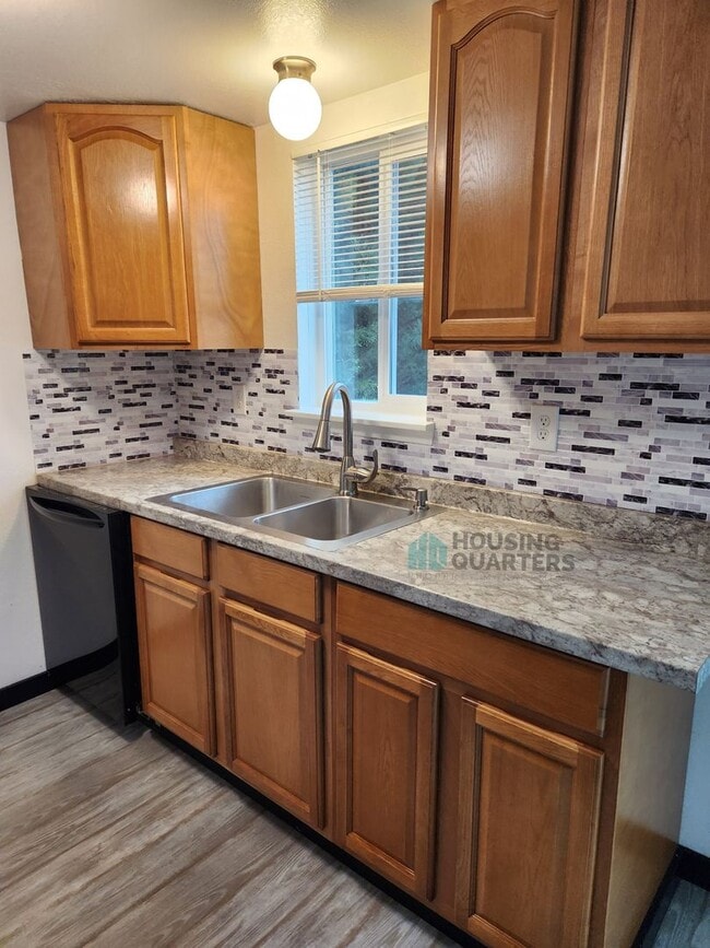 Building Photo - 2107 N Houk Rd