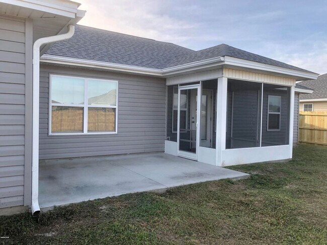 Building Photo - Single-Family House for Rent