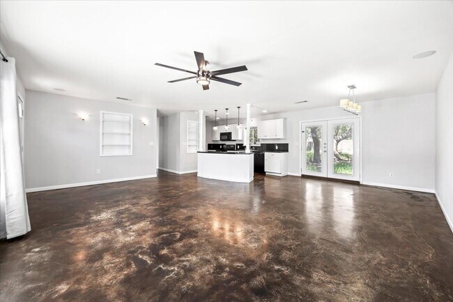 Building Photo - Beautiful 2 Bedroom, 2 Bath Home in Guard-...