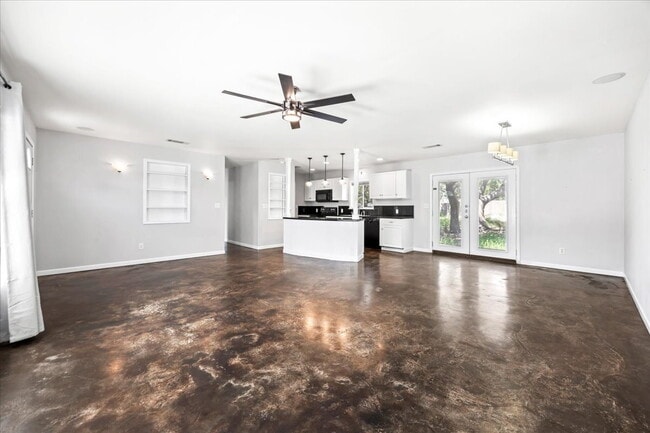 Building Photo - Beautiful 2 Bedroom, 2 Bath Home in Guard-Gated Community