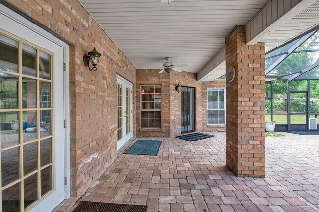 Building Photo - 8731 Thunderbird Dr