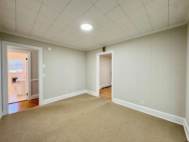 Building Photo - Adorable 2 Bedroom Home in the Heart of Nashville!
