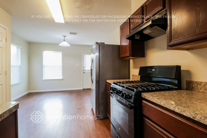 Building Photo - 6350 Scotchwood Dr