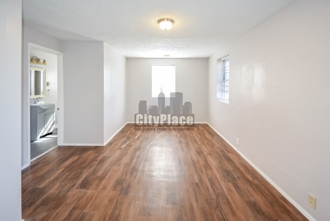 Building Photo - 6123 E 14th St