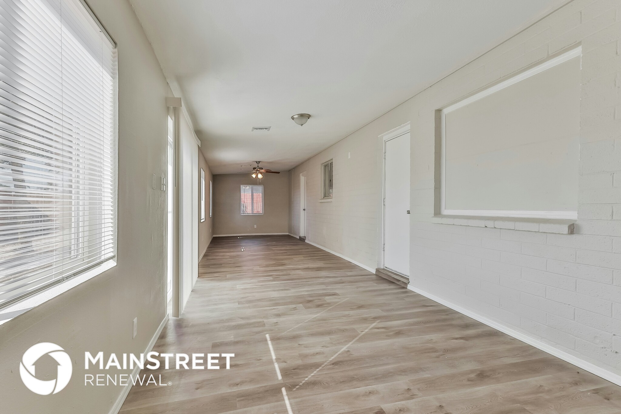 Building Photo - 305 W Ivyglen St