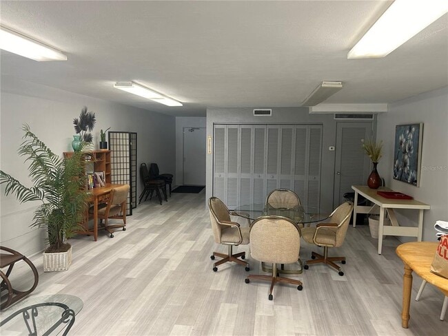 Building Photo - 445 32nd Ave N