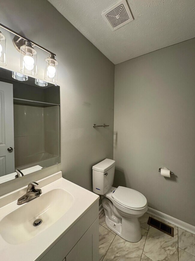 Building Photo - Cute 3 Bed 2 Bath Home in Fayetteville