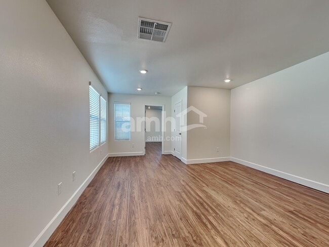 Building Photo - 1506 Garden Swing Ave
