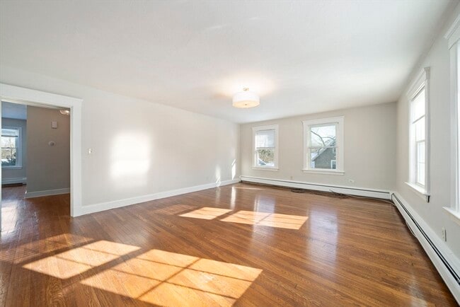 Building Photo - 44 Elm St