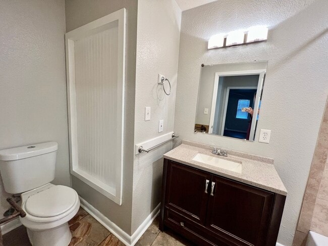 Building Photo - MUST SEE!! Rustic Style 3 Bedroom / 2 Bath...