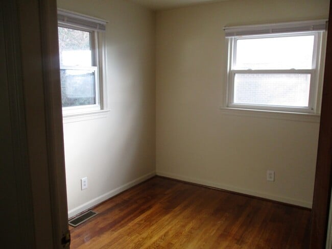 Building Photo - 110 Longhill Rd