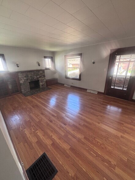 Building Photo - 2617 Peach Ln