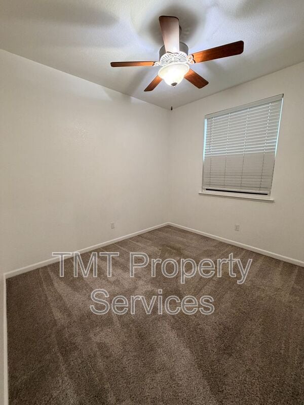 Building Photo - 939 Dixieanne Ave